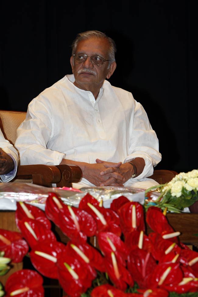 तस्‍वीरों में गुलजार का सफरनामा...| गजल सम्राट