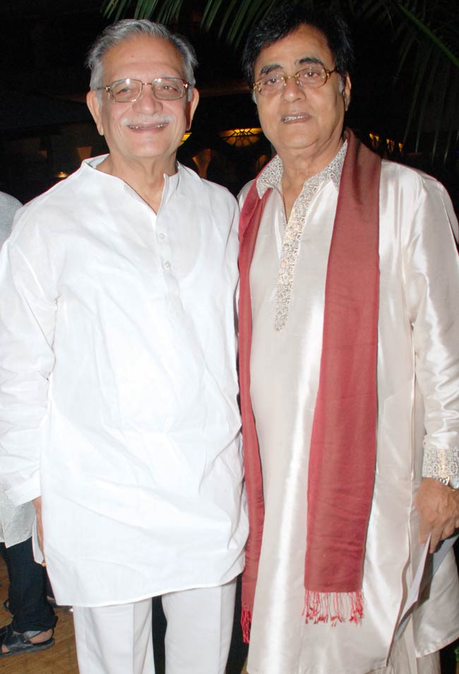 तस्‍वीरों में गुलजार का सफरनामा...| गजल सम्राट