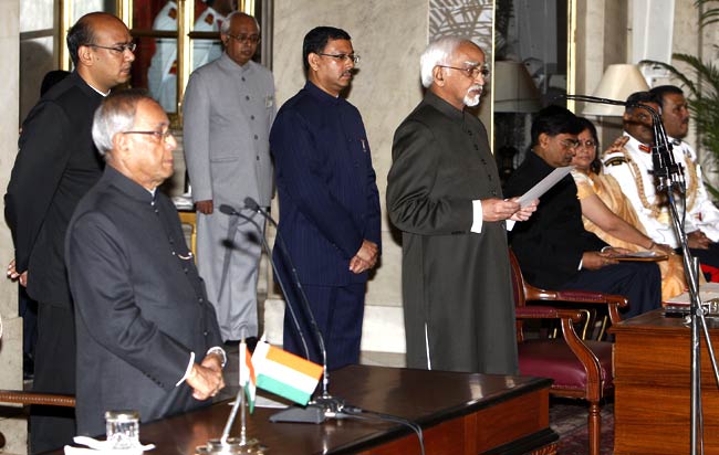 हामिद अंसारी ने ली उपराष्‍ट्रपति पद की शपथ