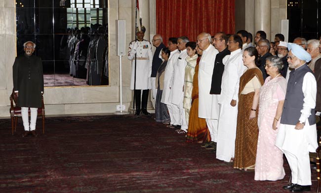 हामिद अंसारी ने ली उपराष्‍ट्रपति पद की शपथ