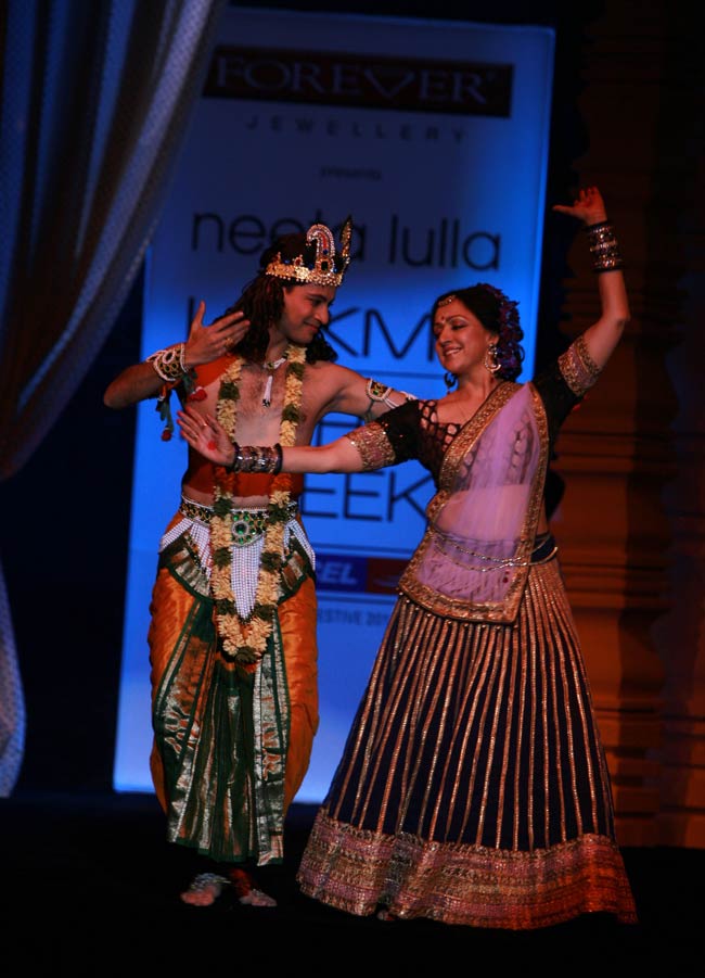 लैक्‍मे फैशन वीक के अंतिम दिन करीना का जलवा | विशेष कवरेज