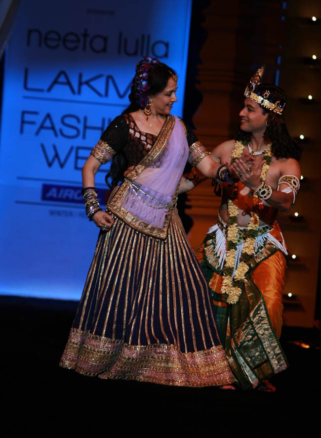 लैक्‍मे फैशन वीक के अंतिम दिन करीना का जलवा | विशेष कवरेज