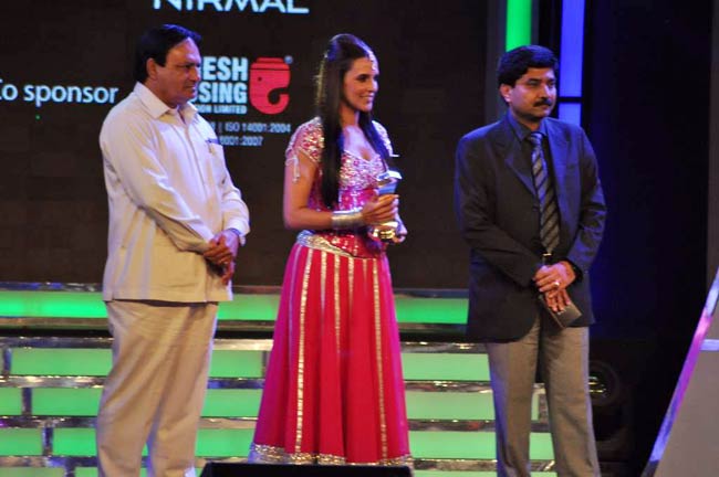 क्रेडाइ रियल स्‍टेट अवार्ड में बॉलीवुड सितारे | बॉलीवुड की परियां