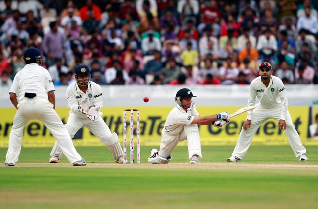 हैदराबाद टेस्ट में भारत ने न्यूजीलैंड को रौंदा | पढ़ें