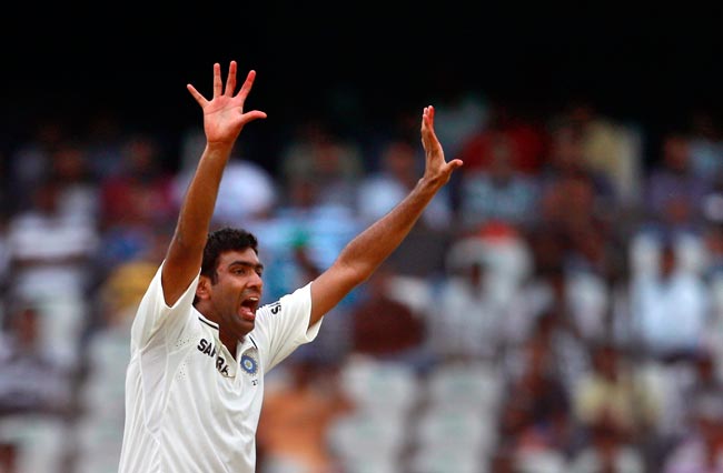 हैदराबाद टेस्ट में भारत ने न्यूजीलैंड को रौंदा | पढ़ें