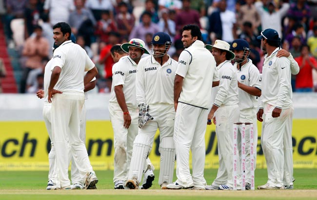 हैदराबाद टेस्ट में भारत ने न्यूजीलैंड को रौंदा | पढ़ें