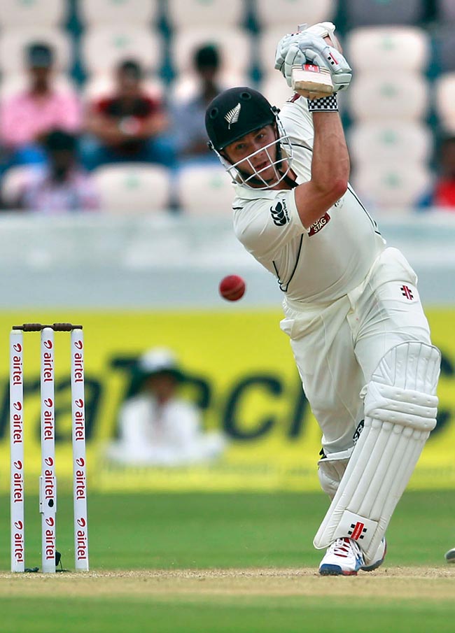 हैदराबाद टेस्ट में भारत ने न्यूजीलैंड को रौंदा | पढ़ें