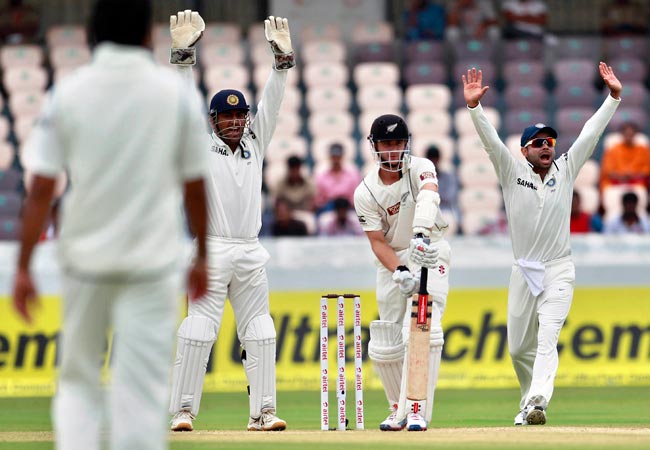 हैदराबाद टेस्ट में भारत ने न्यूजीलैंड को रौंदा | पढ़ें