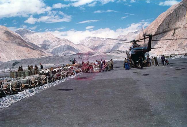 एयरफोर्स में खास भूमिका निभाता है एमआई-17 हेलीकॉप्‍टर