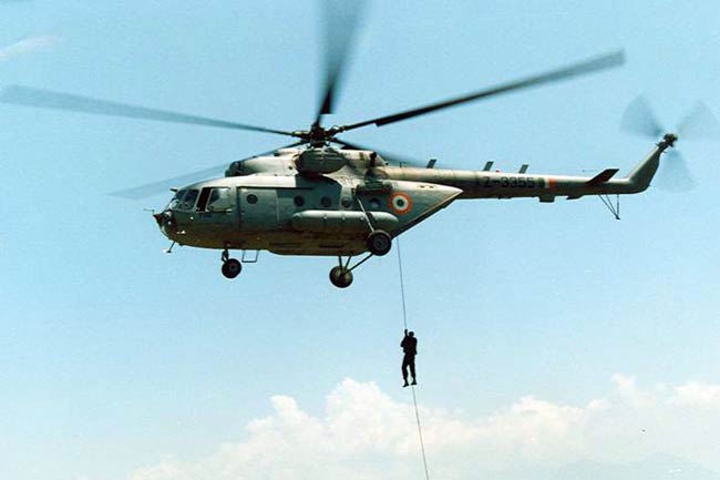 एयरफोर्स में खास भूमिका निभाता है एमआई-17 हेलीकॉप्‍टर