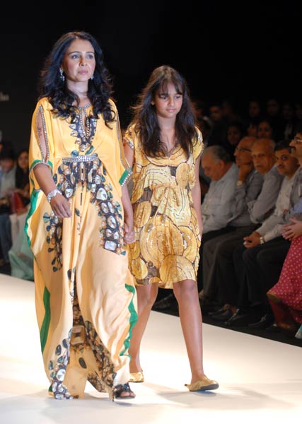 अपने बच्चों के साथ दिग्गज सितारे | ग्लैमर का तड़का