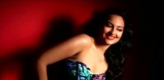 ज्यादा ग्लैमरस और हॉट अवतार में सोनाक्षी | अनदेखी सोनाक्षी