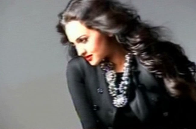 ज्यादा ग्लैमरस और हॉट अवतार में सोनाक्षी | अनदेखी सोनाक्षी