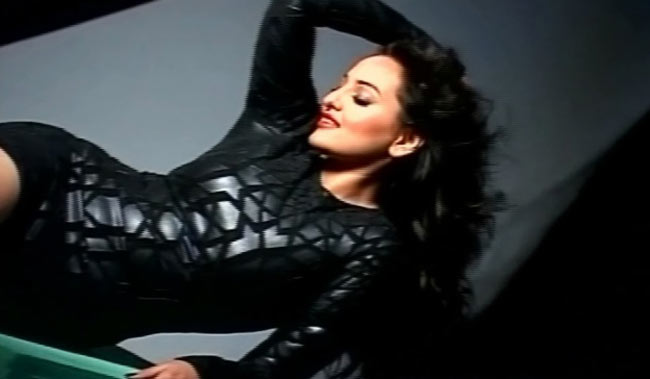 ज्यादा ग्लैमरस और हॉट अवतार में सोनाक्षी | अनदेखी सोनाक्षी