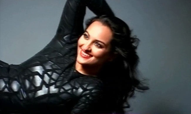 ज्यादा ग्लैमरस और हॉट अवतार में सोनाक्षी | अनदेखी सोनाक्षी