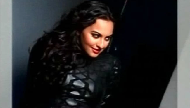 ज्यादा ग्लैमरस और हॉट अवतार में सोनाक्षी | अनदेखी सोनाक्षी