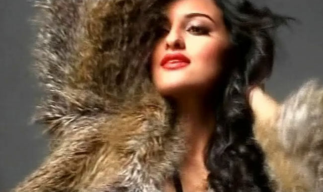 ज्यादा ग्लैमरस और हॉट अवतार में सोनाक्षी | अनदेखी सोनाक्षी