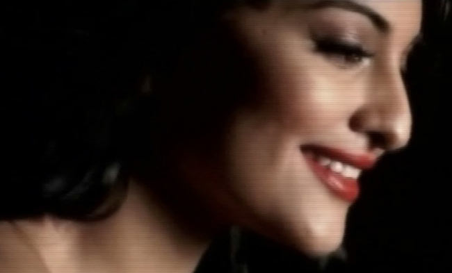 ज्यादा ग्लैमरस और हॉट अवतार में सोनाक्षी | अनदेखी सोनाक्षी