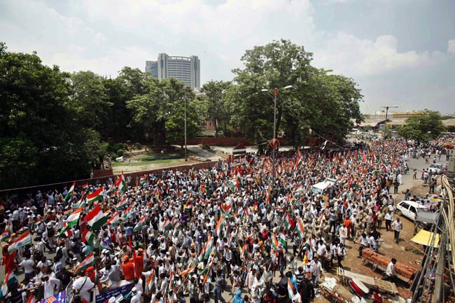 तस्‍वीरों में देखें कैसे गिरफ्तार हुए बाबा रामदेव | फोटो