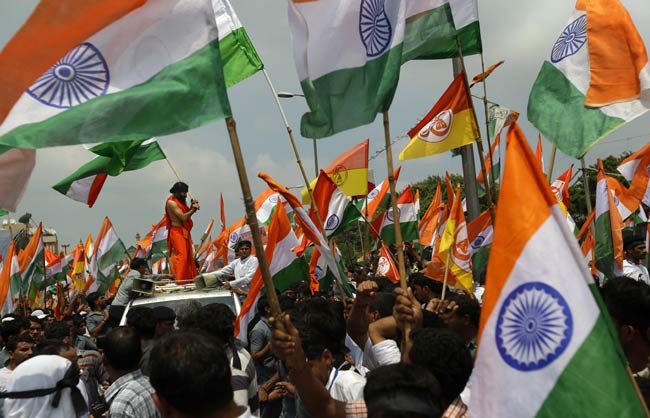 13 अगस्त 2012: तस्वीरों में दिनभर की अहम खबरें | पढ़ें