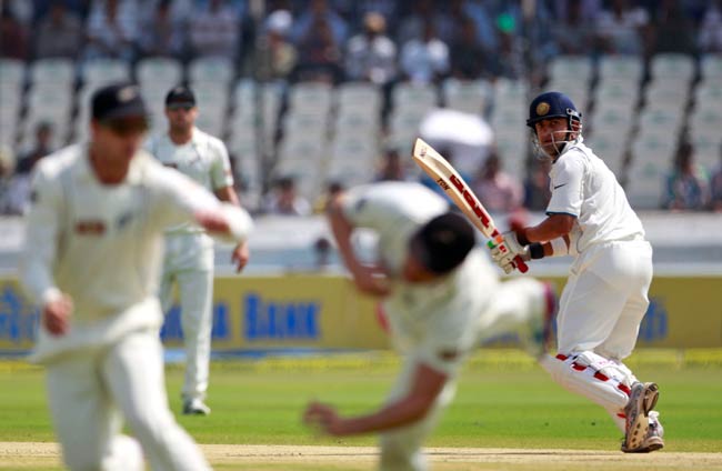 हैदराबाद टेस्टः चेतेश्वर पुजारा ने जमाया शतक