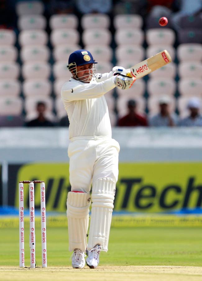 हैदराबाद टेस्टः चेतेश्वर पुजारा ने जमाया शतक