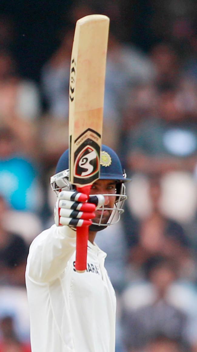 हैदराबाद टेस्टः चेतेश्वर पुजारा ने जमाया शतक