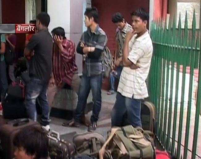 कर्नाटक से पूर्वोत्तर वासियों का पलायन जारी  | असम हिंसा