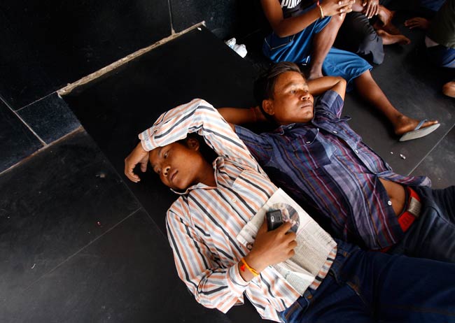 कर्नाटक से पूर्वोत्तर वासियों का पलायन जारी  | असम हिंसा