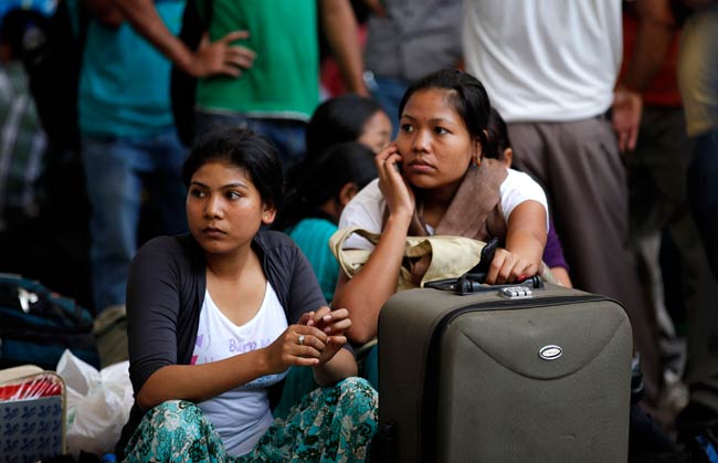 कर्नाटक से पूर्वोत्तर वासियों का पलायन जारी  | असम हिंसा