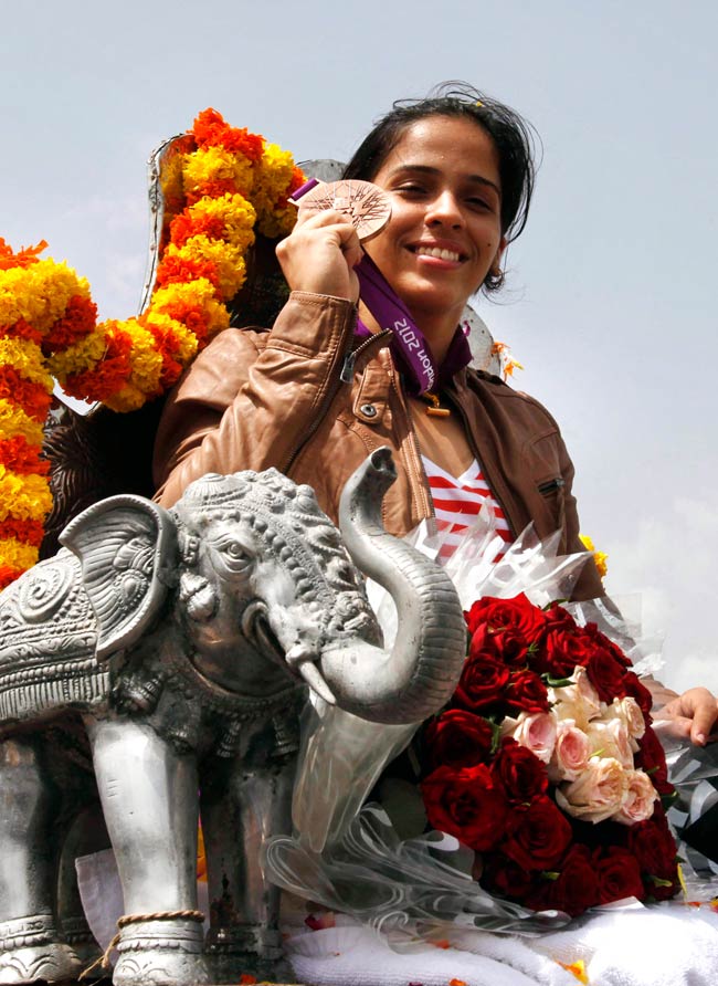 07 अगस्‍त 2012: तस्वीरों में दिनभर की अहम खबरें | पढ़ें