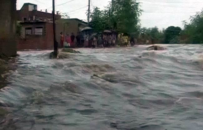 भारी बारिश से बदहाल हुआ जयपुर