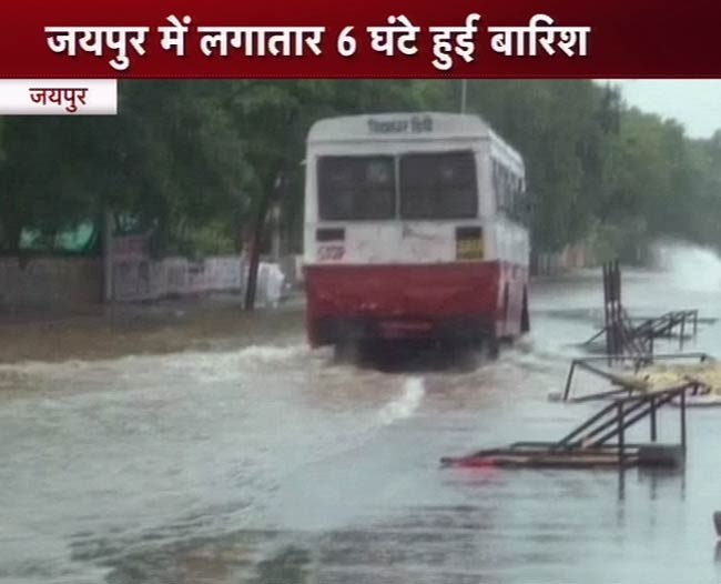 भारी बारिश से बदहाल हुआ जयपुर