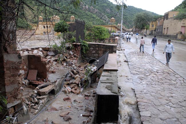 भारी बारिश से बदहाल हुआ जयपुर