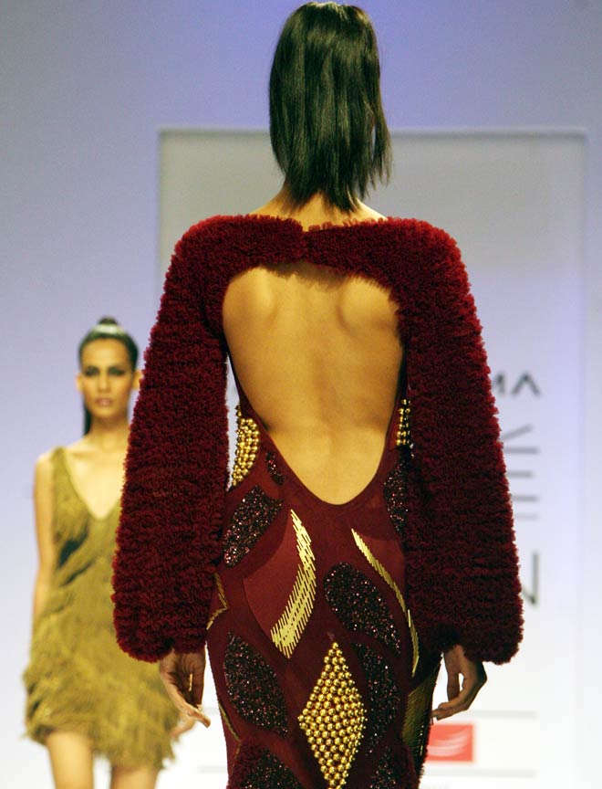 Lakme Fashion Week: पहले दिन की झलकियां | सेक्‍सी मेगन