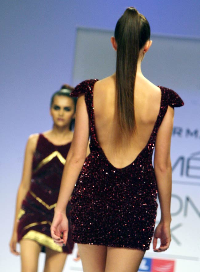 Lakme Fashion Week: पहले दिन की झलकियां | सेक्‍सी मेगन