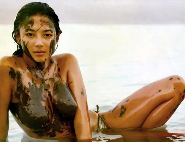 सबसे हॉट स्विमसूट मॉडल जेसिका गोम्‍स... | GO NUDE