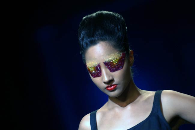 लैक्‍मे फैशन वीक के अंतिम दिन करीना का जलवा | विशेष कवरेज