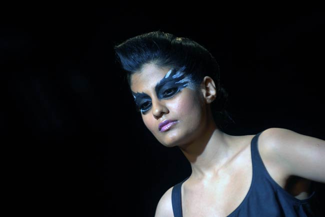 लैक्‍मे फैशन वीक के अंतिम दिन करीना का जलवा | विशेष कवरेज