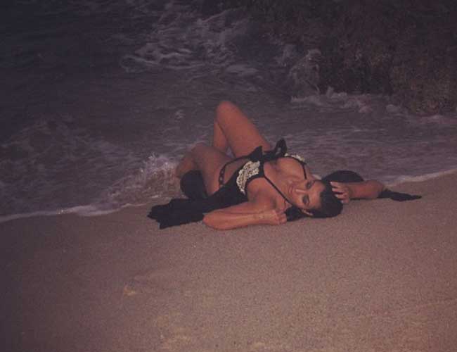 हॉट  किम कार्दाशियन को जन्‍मदिन मुबारक