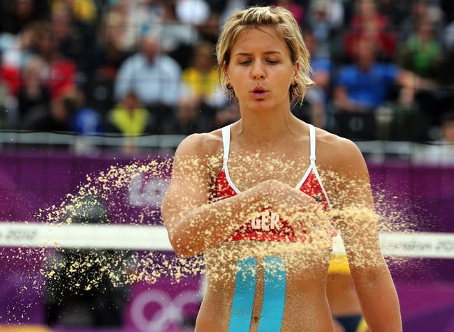 ओलंपिक के दौरान 'Beach Volleyball'  की मस्ती | विस्तृत कवरेज