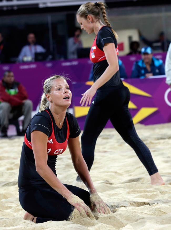 ओलंपिक के दौरान 'Beach Volleyball'  की मस्ती | विस्तृत कवरेज