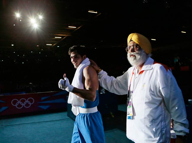 विजेन्‍दर ने किया निराश, टूटी पदक की आस