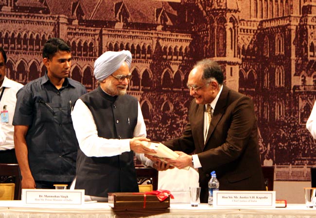 बंबई हाई कोर्ट के 150वें स्‍थापना समारोह में पहुंचे पीएम