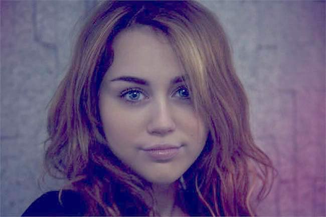 इंटरनेट पर लीक हुई माइली साइरस की न्‍यूड फोटो | न्‍यूड शर्लिन