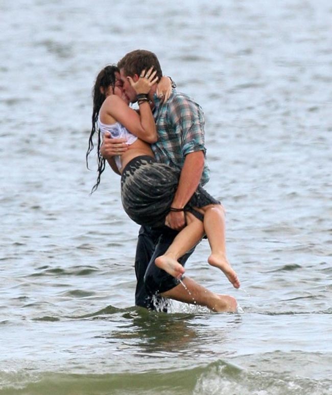 इंटरनेट पर लीक हुई माइली साइरस की न्‍यूड फोटो | न्‍यूड शर्लिन