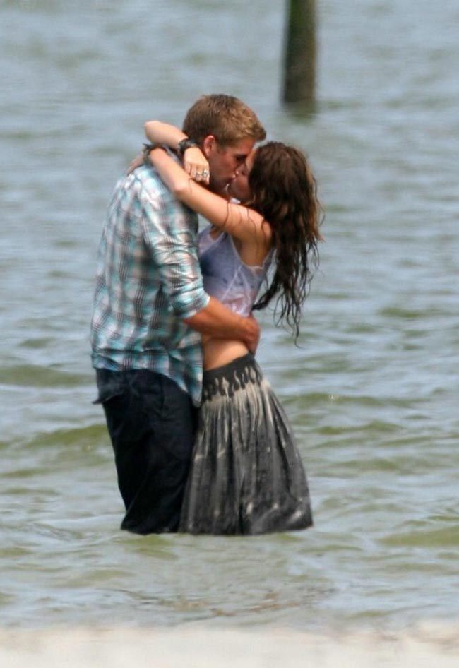 इंटरनेट पर लीक हुई माइली साइरस की न्‍यूड फोटो | न्‍यूड शर्लिन