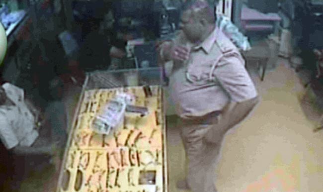 19 अगस्त 2012: तस्वीरों में दिनभर की बड़ी खबरें | पढ़ें