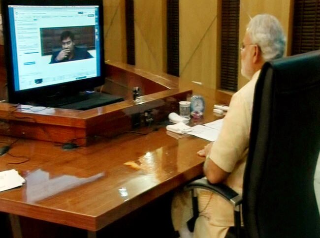 नरेंद्र मोदी ने आम लोगों से किया लाइव चैट