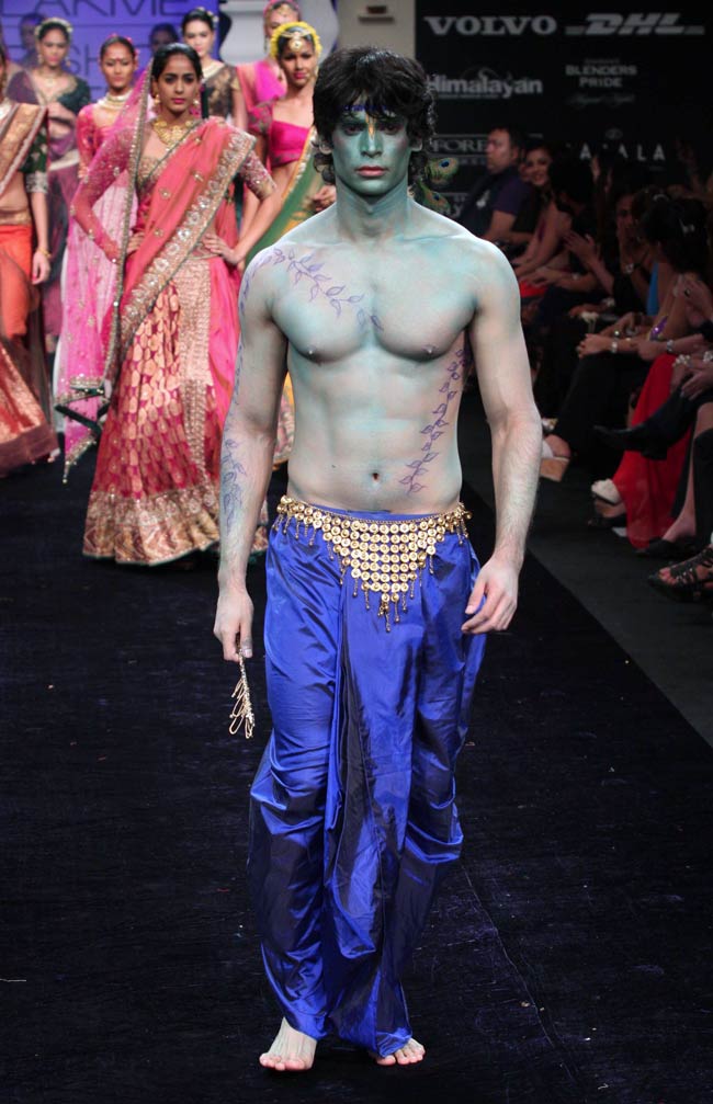 लैक्‍मे फैशन वीक के अंतिम दिन करीना का जलवा | विशेष कवरेज